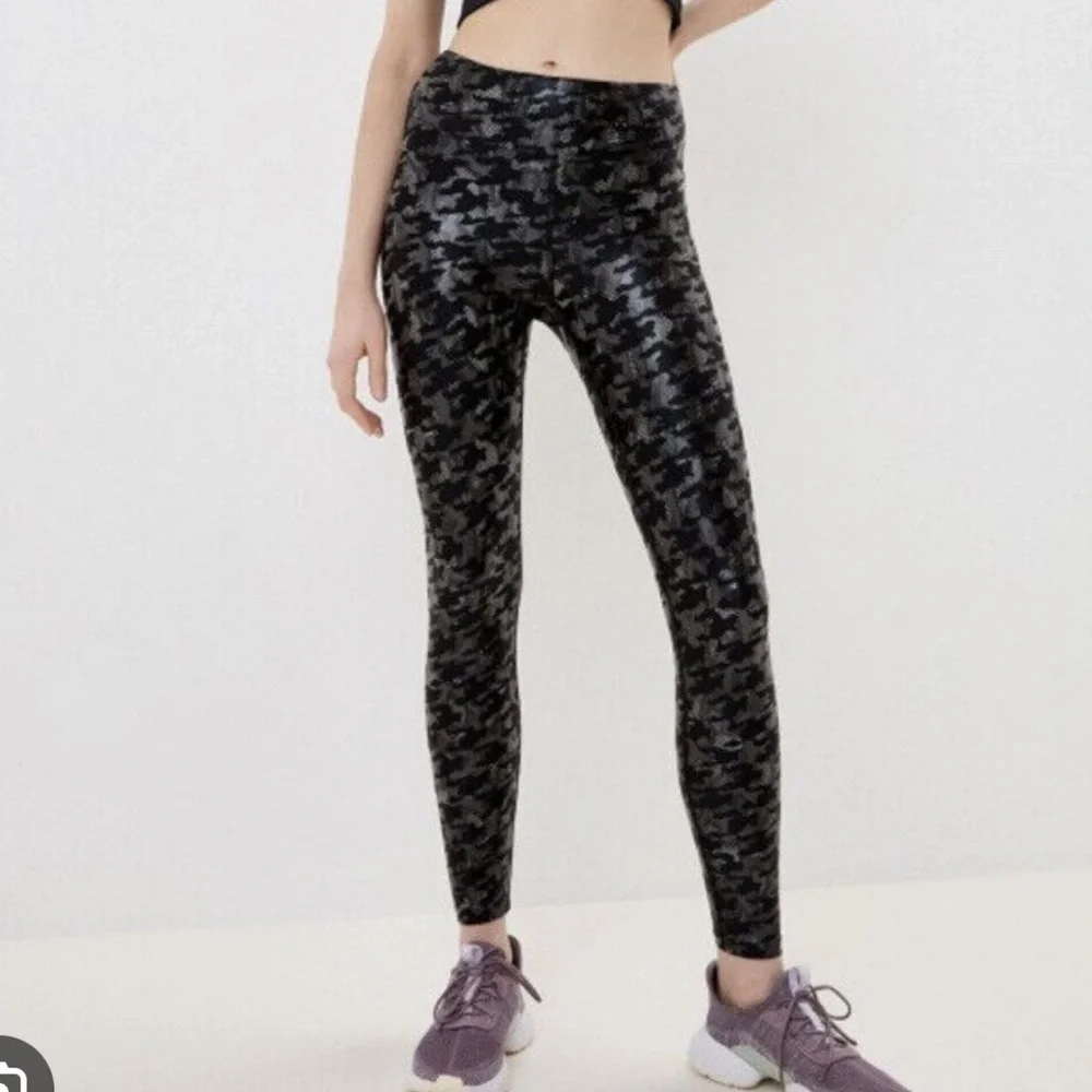 Heroine Sport Novel Leggings Mesh Camo Size M
